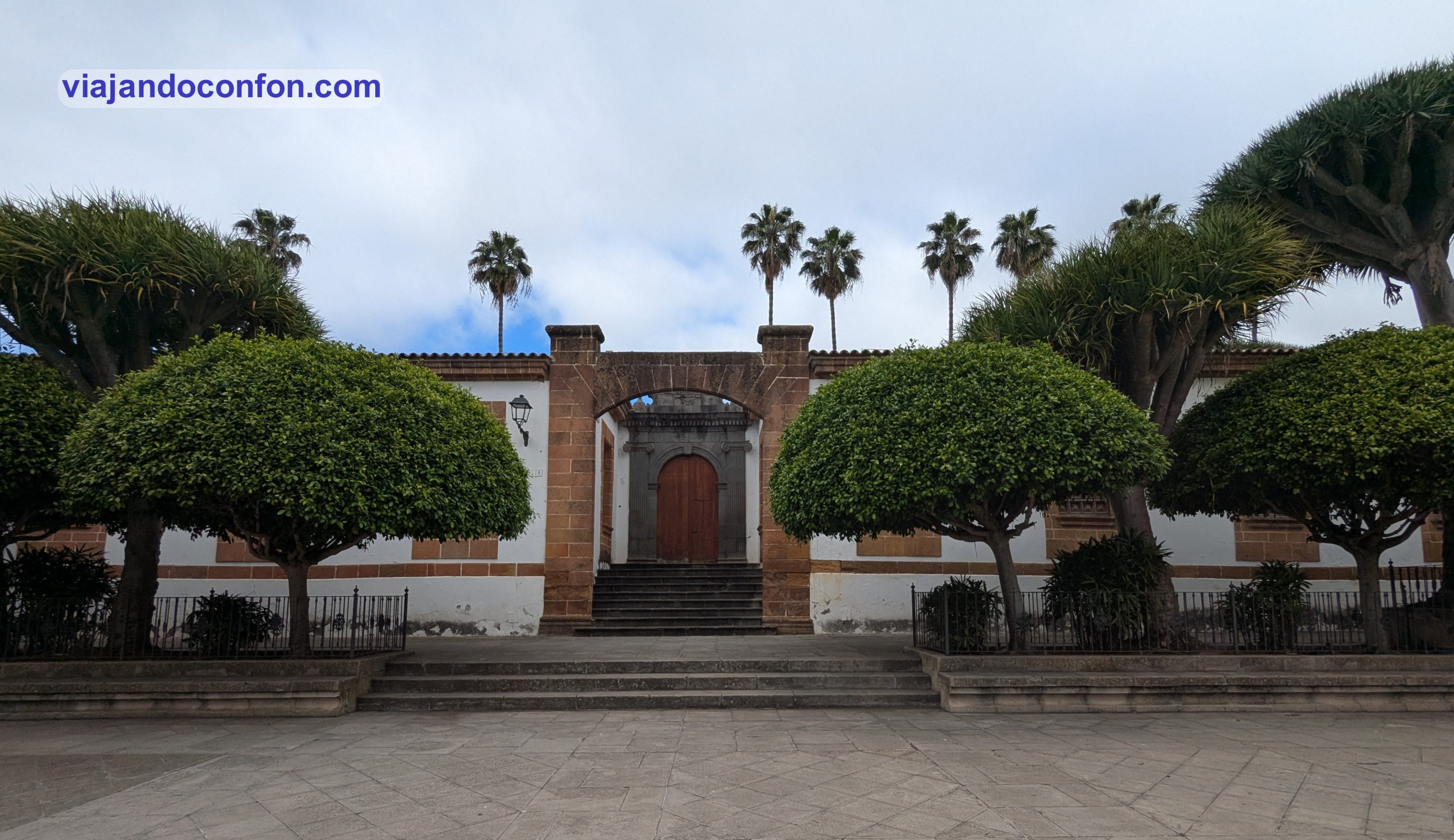 Antiguo Palacio Episcopal y Alameda Pio XII en Teror