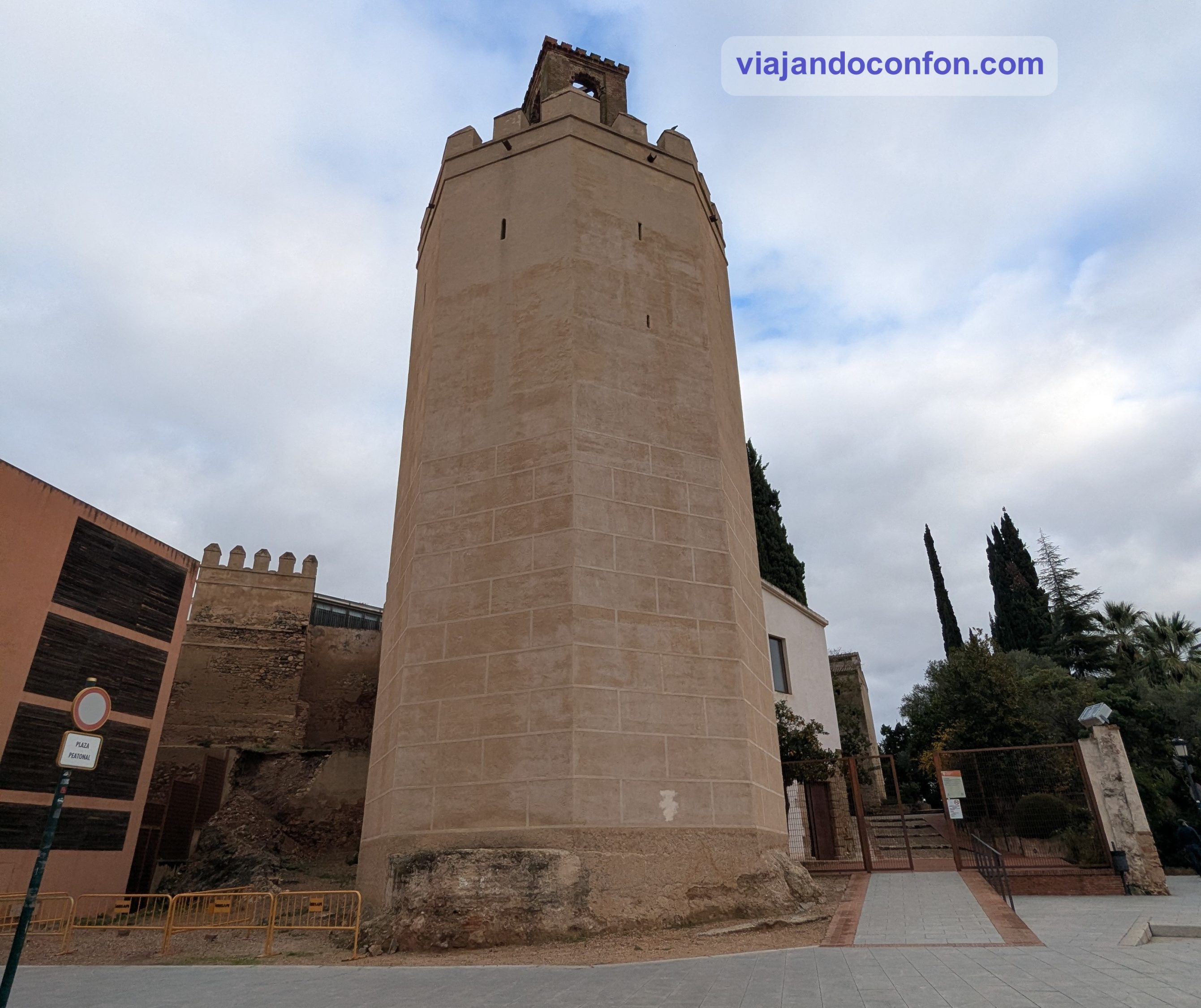Torre de espantaperros badajoz