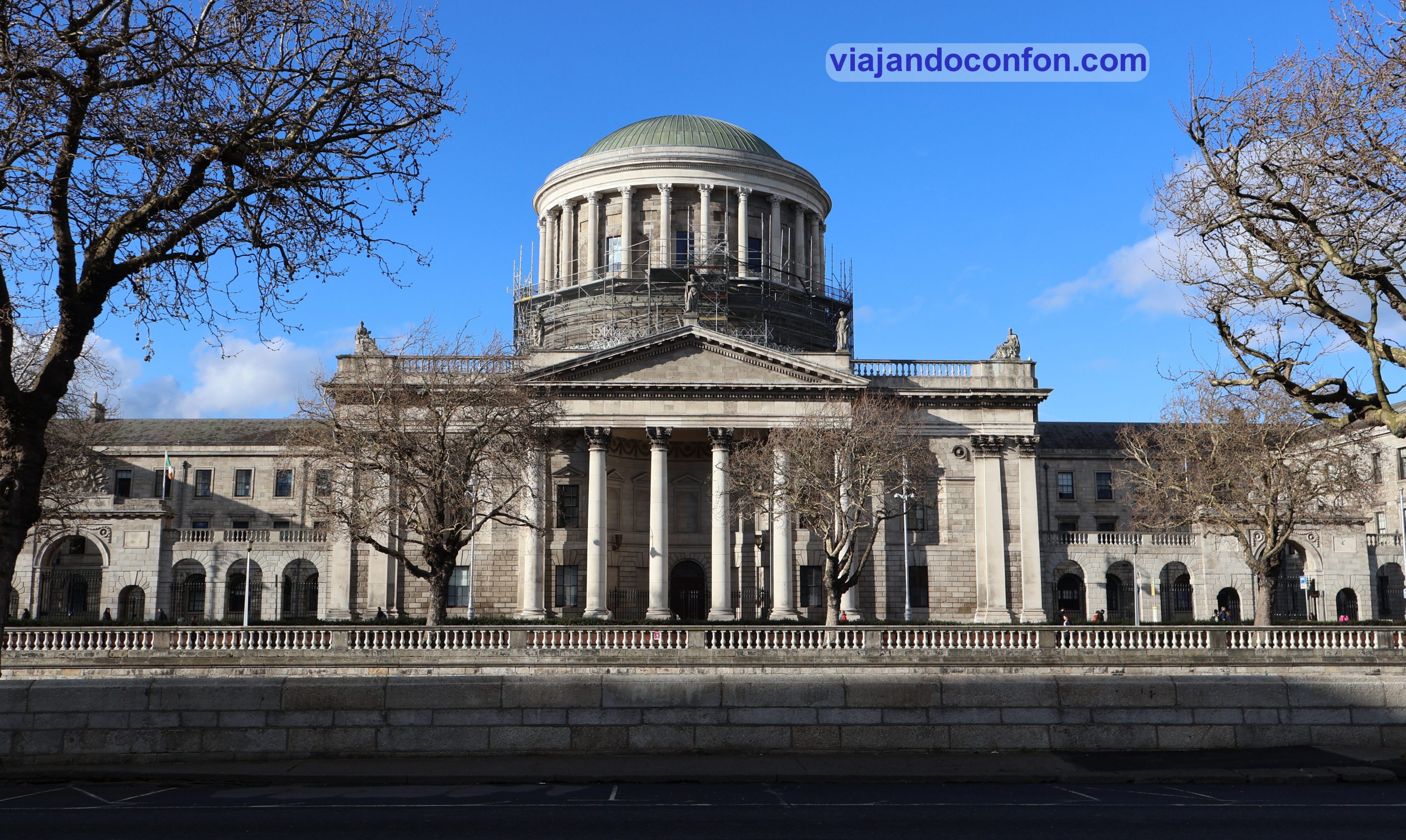 The Four Courts (Na Ceithre Cúirteanna)